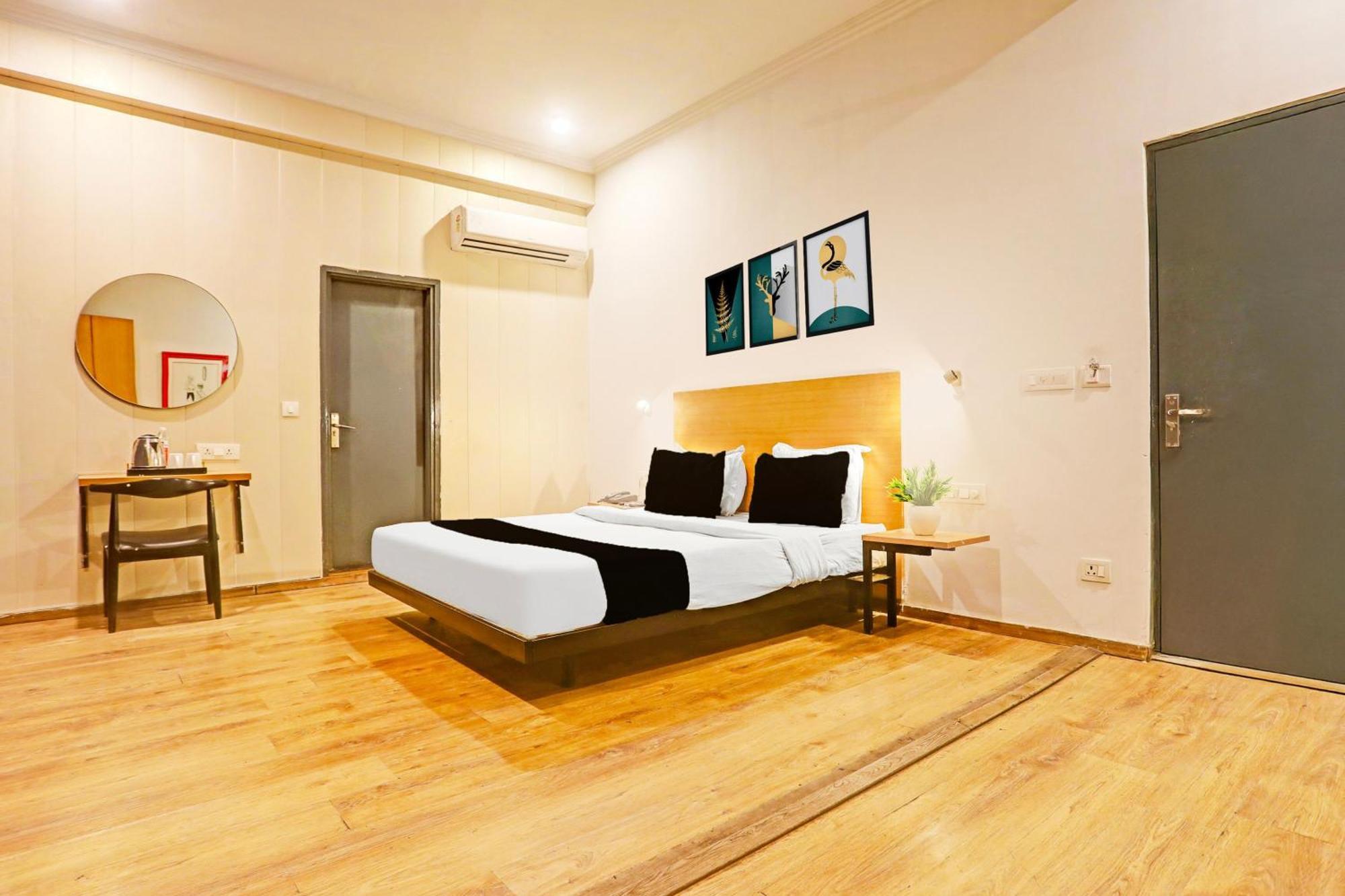 Super Townhouse Vijay Khand Gomti Nagar Lucknow Exterior photo